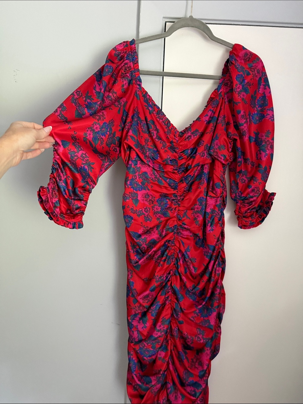 NEST Fragrances Red Floral Ruched Midi Dress with Puff Sleeves